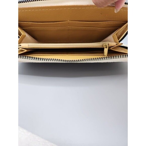 Stylish Cream Shoulder bag with matching wallet- New never been used - Picture 8 of 10